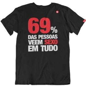 CAMISETA COM FRASE 69% DAS PESSOAS VEEM SEXO EM TUDO
