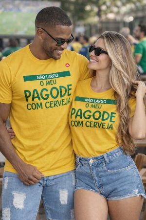 kit-com-2-camisetas-casal-nao-largo-do-meu-pagode-com-cerveja