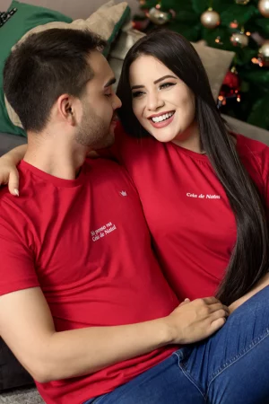 kit-com-2-camisetas-casal-so-penso-na-ceia-de-natal-minimalista