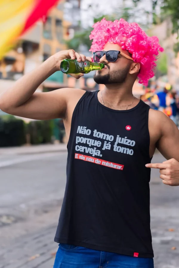 CAMISETA NÃO TOMO JUÍZO PORQUE JÁ TOMO CERVEJA. E NÃO SOU DE MISTURAR.