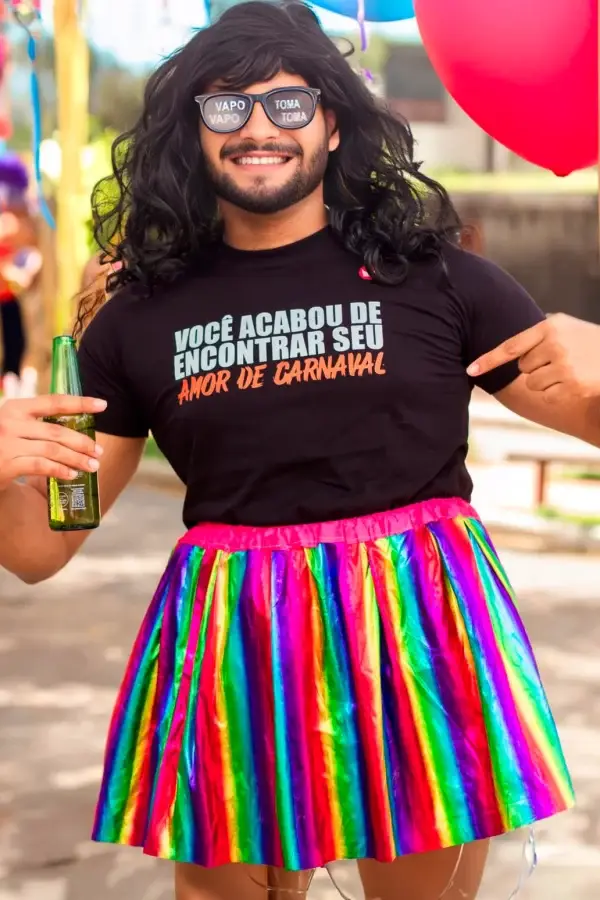 CAMISETA VOCÊ ACABOU DE ENCONTRAR O SEU AMOR DE CARNAVAL