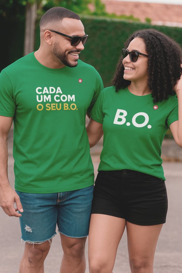 KIT CASAL COM 2 CAMISETAS CASAIS CADA UM COM O SEU B.O